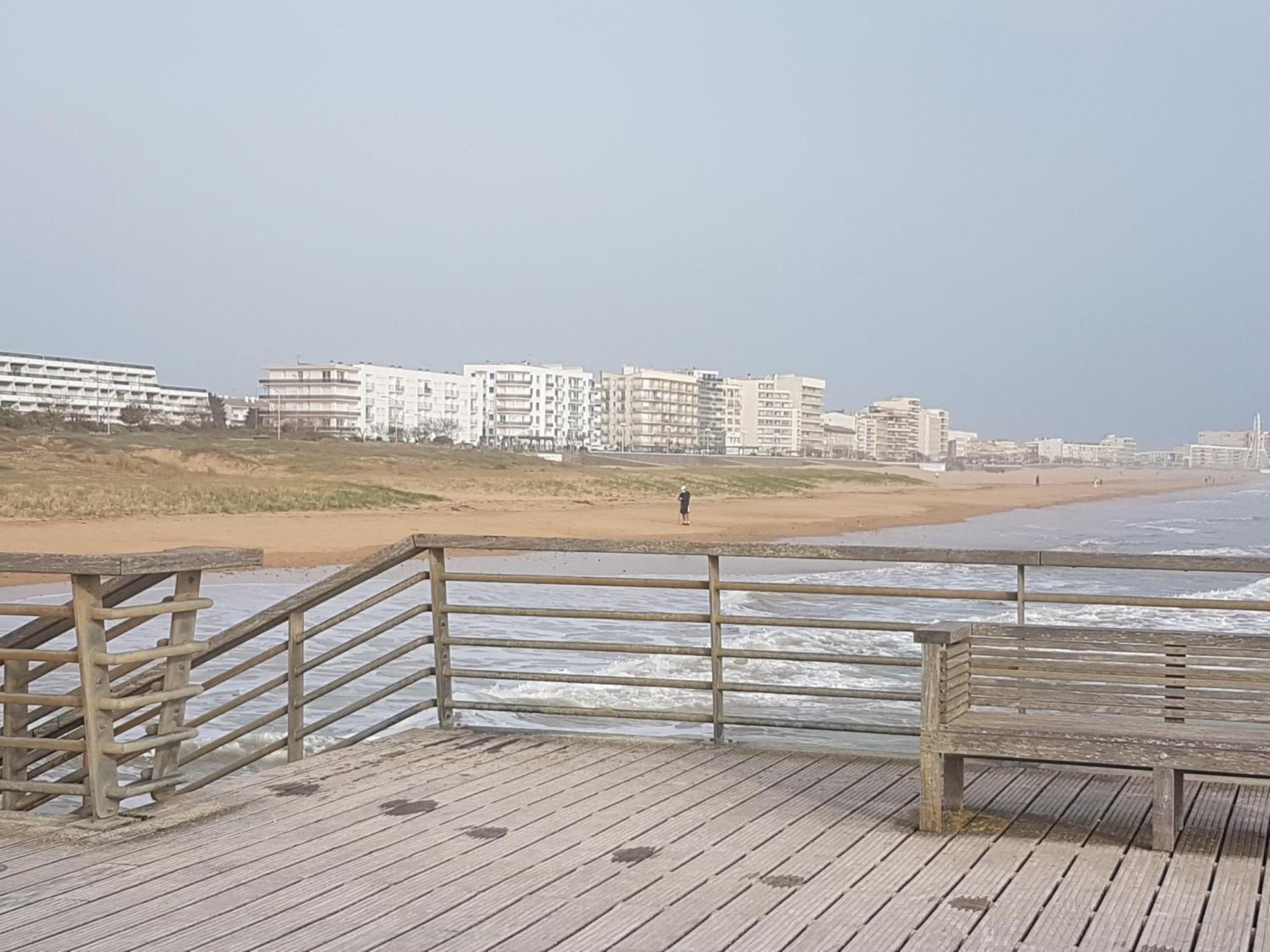 Appartement T2 Vue Mer Les Pieds Dans L'Eau Avec Parking Prive Saint-Jean-de-Monts Bagian luar foto